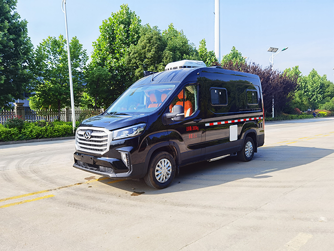 上汽大通V90長(zhǎng)軸高頂B型房車