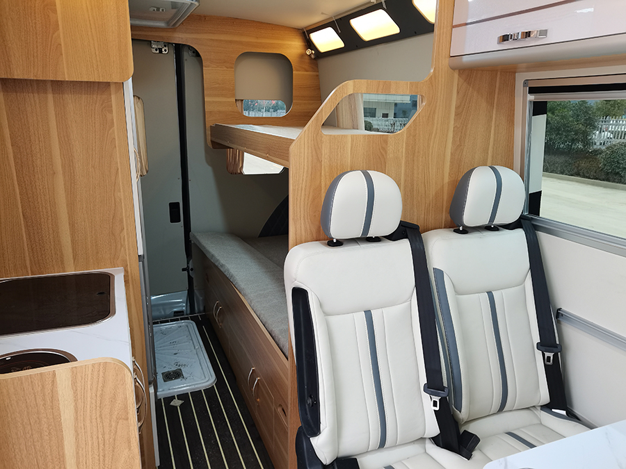 上汽大通V90長軸高頂B型房車1 上汽大通V90長軸高頂B型房車1