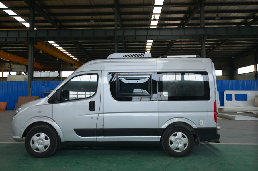 東風(fēng)御風(fēng)短軸中頂B型房車1 程力東風(fēng)御風(fēng)短軸中頂B型房車