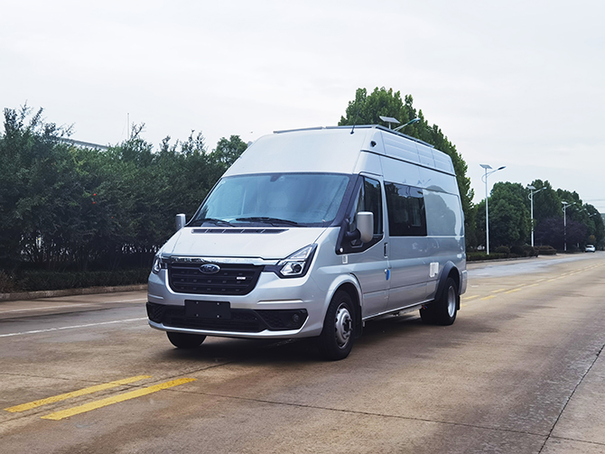 福特新世代全順V348后雙胎加長軸高頂房車