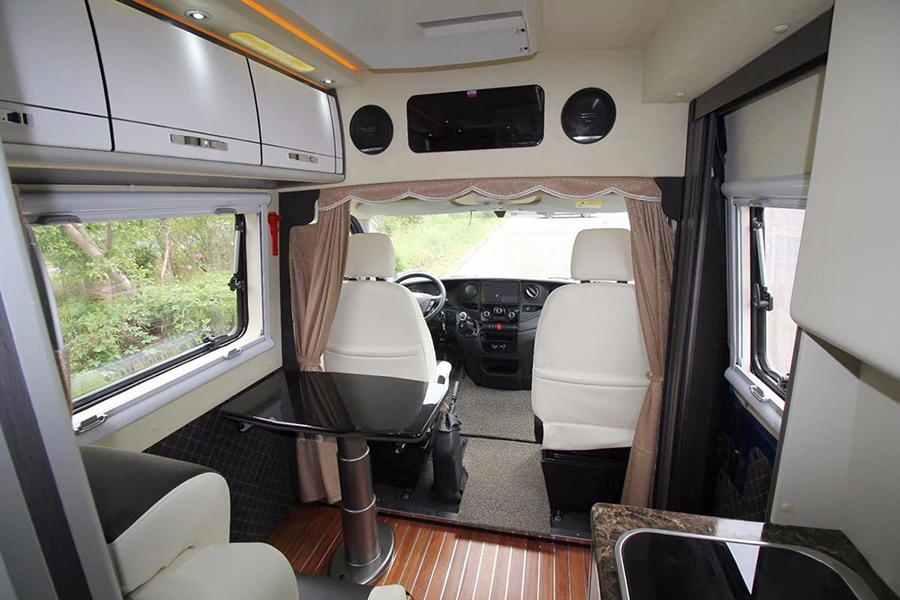 程力房車-依維柯歐勝B型房車橫床版2 程力房車-依維柯歐勝B型房車橫床版