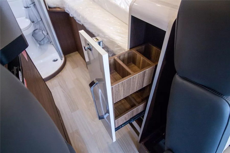 程力房車-依維柯歐勝B型房車豎床版3 程力房車-依維柯歐勝B型房車豎床版