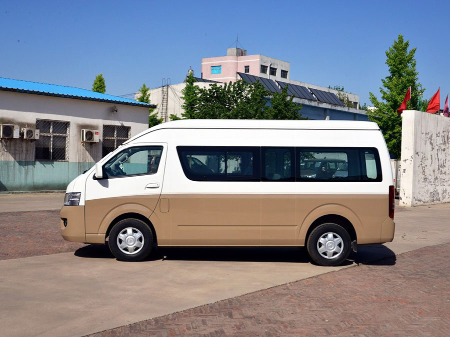 福田風(fēng)景G9裸車底盤8