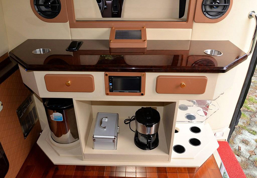 吧臺(tái)隔斷2 程力奔馳凌特B型房車