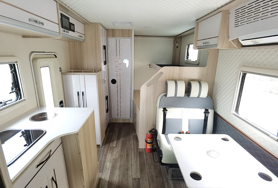 中恒房車-慶鈴五十鈴700P自動擋輕卡房車內(nèi)飾1 中恒房車-慶鈴五十鈴700P自動擋輕卡房車內(nèi)飾1