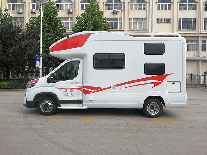 上汽大通V90C型房車