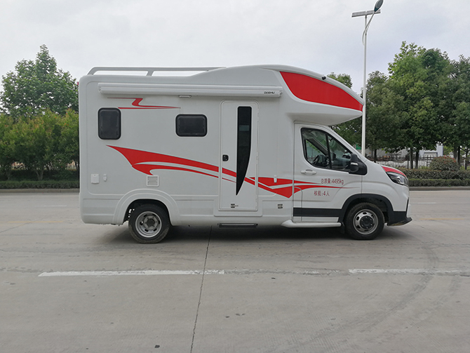 上汽大通V90C型房車