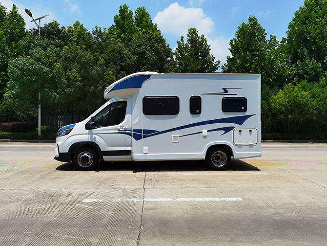 上汽大通V90小額頭C型房車