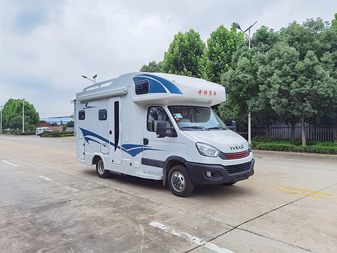 依維柯歐勝8AT自動(dòng)擋C型房車