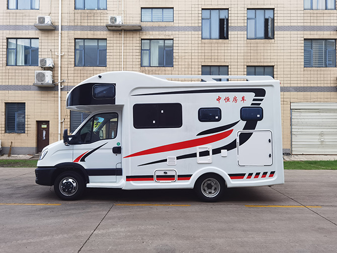 依維柯歐勝8AT自動(dòng)擋C型房車