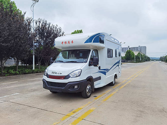 依維柯歐勝8AT自動(dòng)擋C型房車