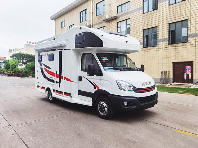 依維柯歐勝8AT自動(dòng)擋C型房車