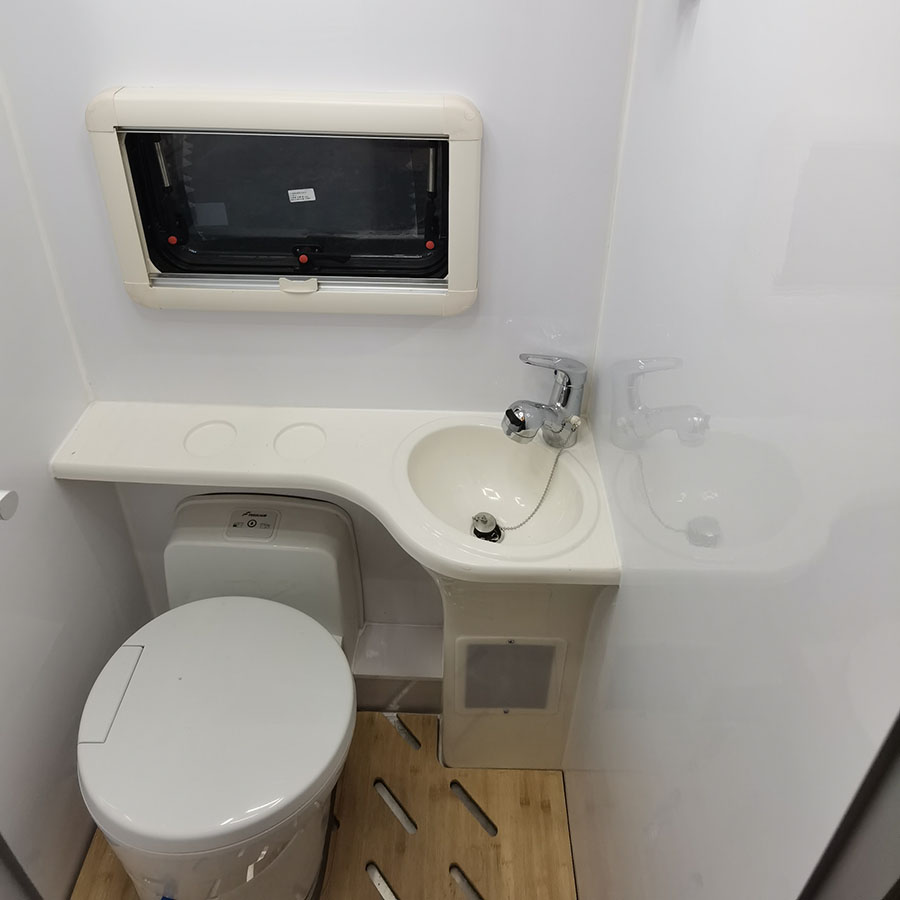 福特新全順小額頭C型房車(chē)2 福特新全順小額頭C型房車(chē)2