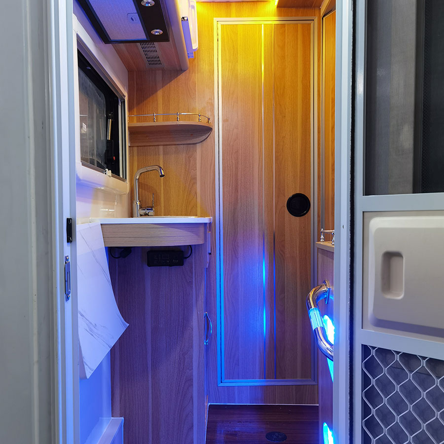 福特新全順小額頭C型房車(chē)1 福特新全順小額頭C型房車(chē)1