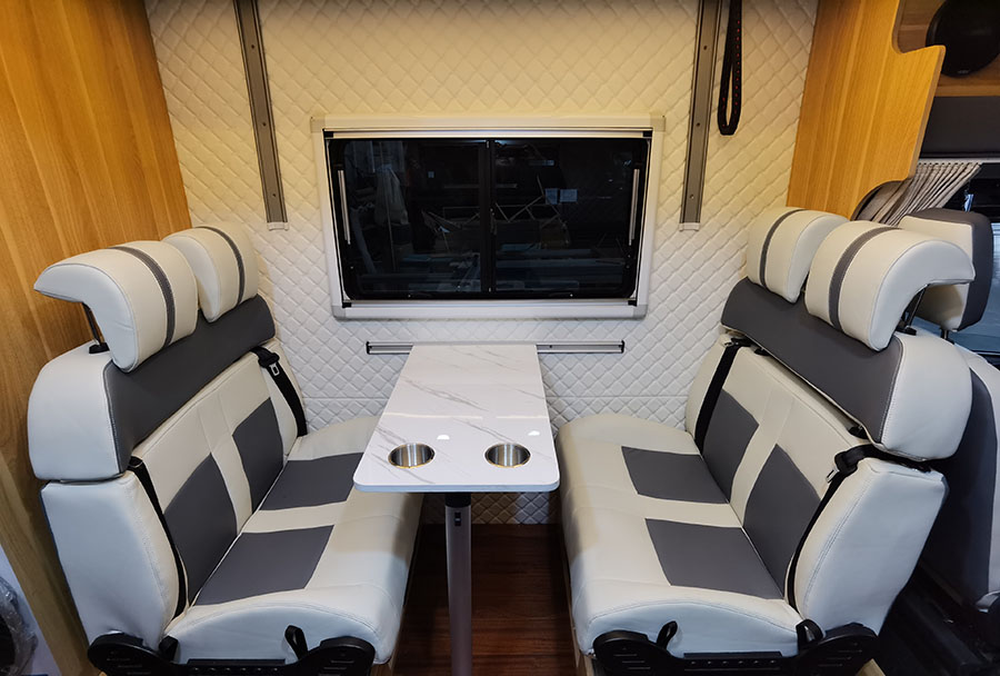 福特新全順小額頭C型房車(chē)4 福特新全順小額頭C型房車(chē)4