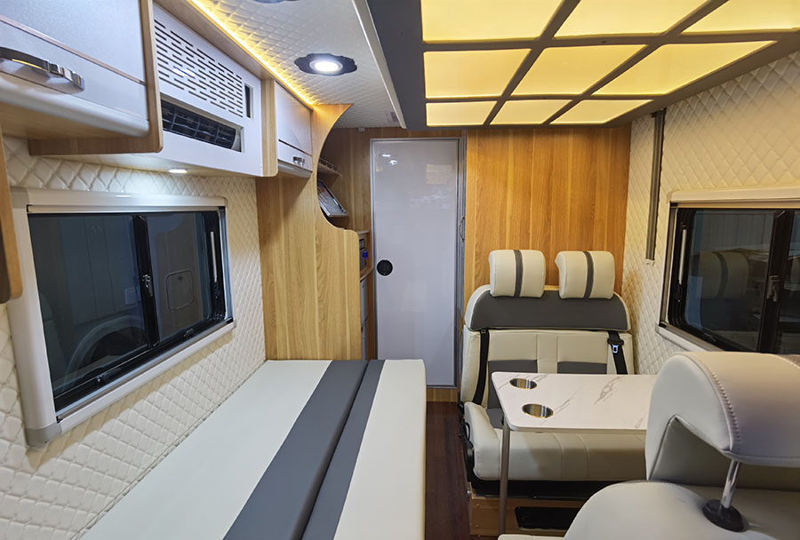 福特新全順小額頭C型房車(chē)5 福特新全順小額頭C型房車(chē)5