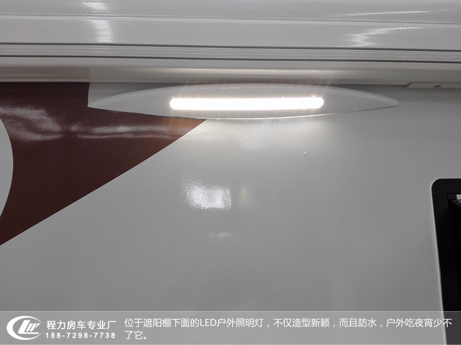 依維柯C型房車時尚版樣車5 依維柯C型房車外側燈