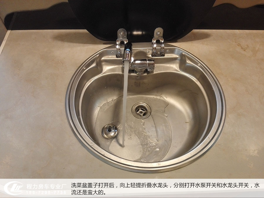 依維柯C型房車時尚版樣車30 依維柯C型房車廚房洗菜盆