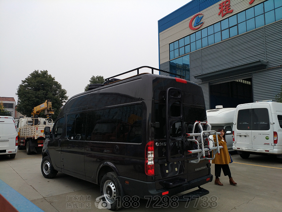 東風(fēng)御風(fēng)長(zhǎng)軸高頂B型房車(chē)自動(dòng)擋外觀三 東風(fēng)御風(fēng)長(zhǎng)軸高頂B型房車(chē)自動(dòng)擋外觀三