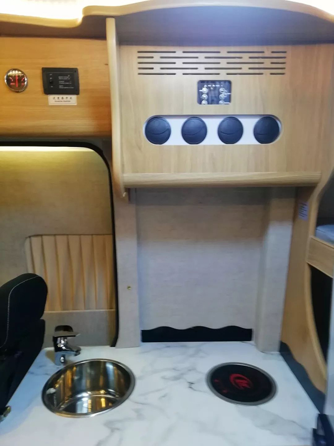 程力房車(chē)-上汽大通國(guó)六長(zhǎng)軸高頂房車(chē)5 程力房車(chē)-上汽大通國(guó)六長(zhǎng)軸高頂房車(chē)5