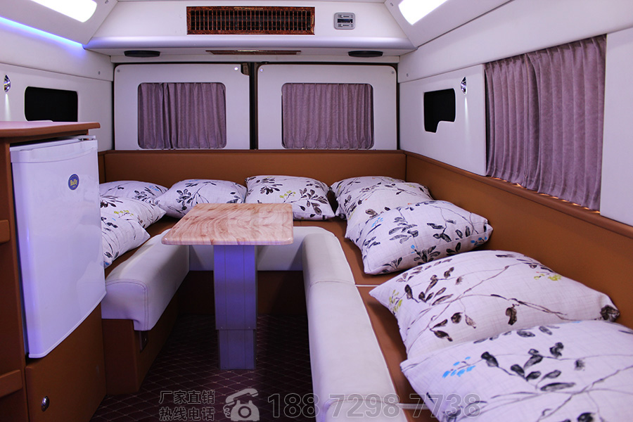 依維柯2046四驅(qū)越野旅居車8