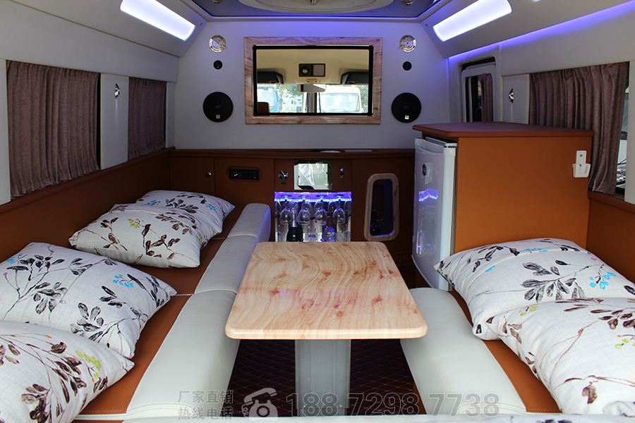 依維柯2046四驅(qū)越野旅居車11