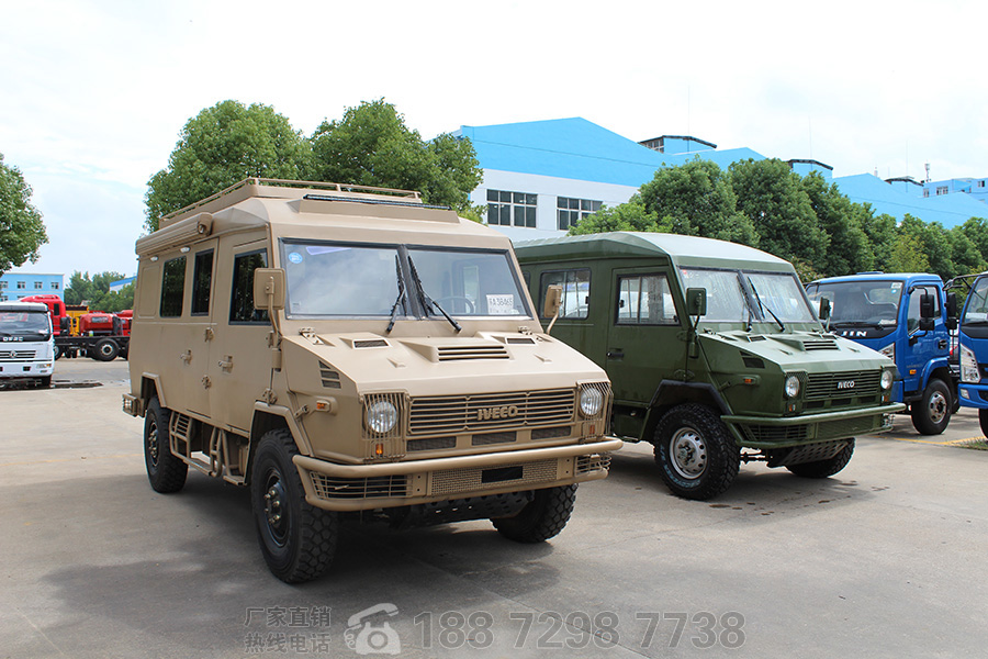 依維柯2046四驅(qū)越野旅居車15