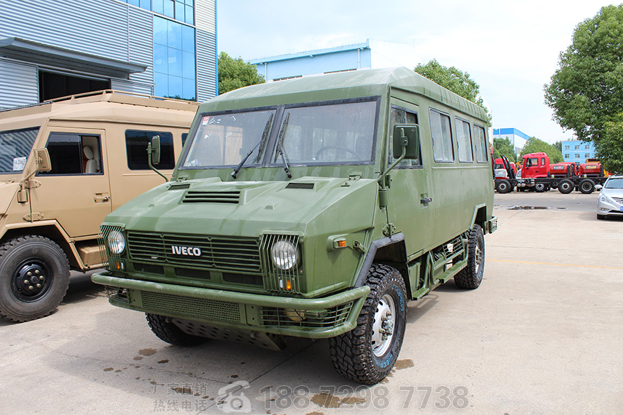 依維柯2046四驅(qū)越野旅居車16