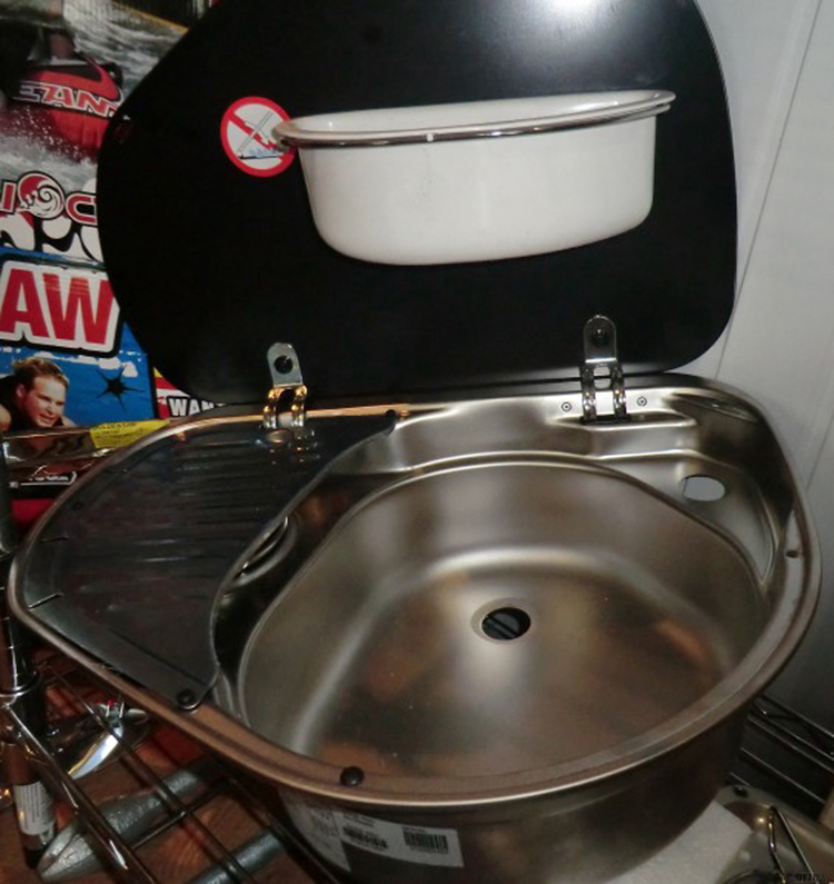 帶玻璃罩的單爐頭燃?xì)庠钏劢M合描述圖6 房車帶玻璃罩單爐頭燃?xì)庠钏劢M合